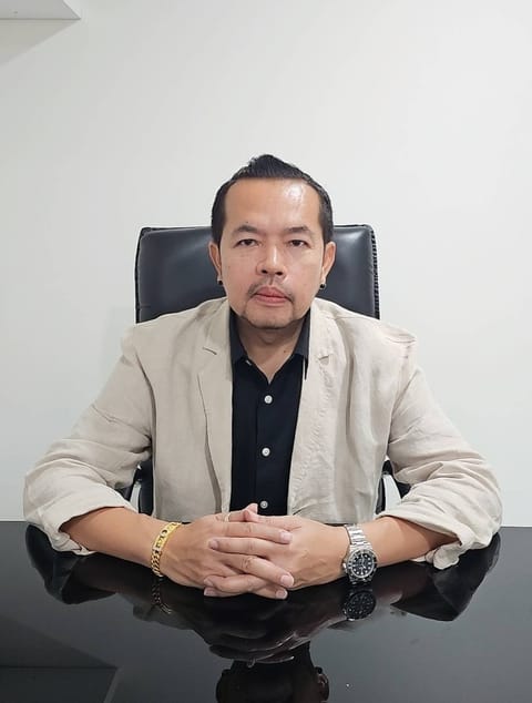 คุณสถิตพงศ์ เขตขันบุศราคำ
